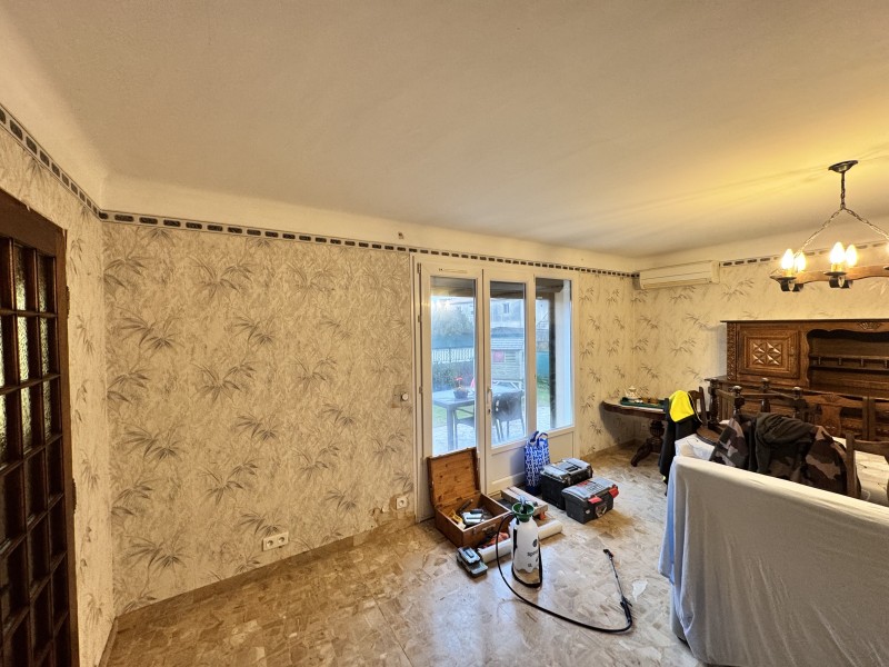 Pose de tapisserie murale par DbrSolmur dans le Gard en Occitanie à  Vauvert