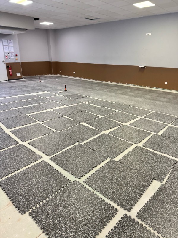 Rénovation de magasin à Beaucaire (Gard) : pose de revêtement de sol souple PVC Gerflor GTI MAX par DBRSOLMUR