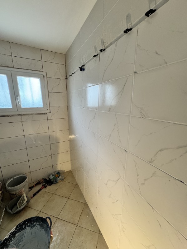 Rénovation de salle de bain à Nîmes (30) – Carrelage et douche moderne | DBRSOLMUR