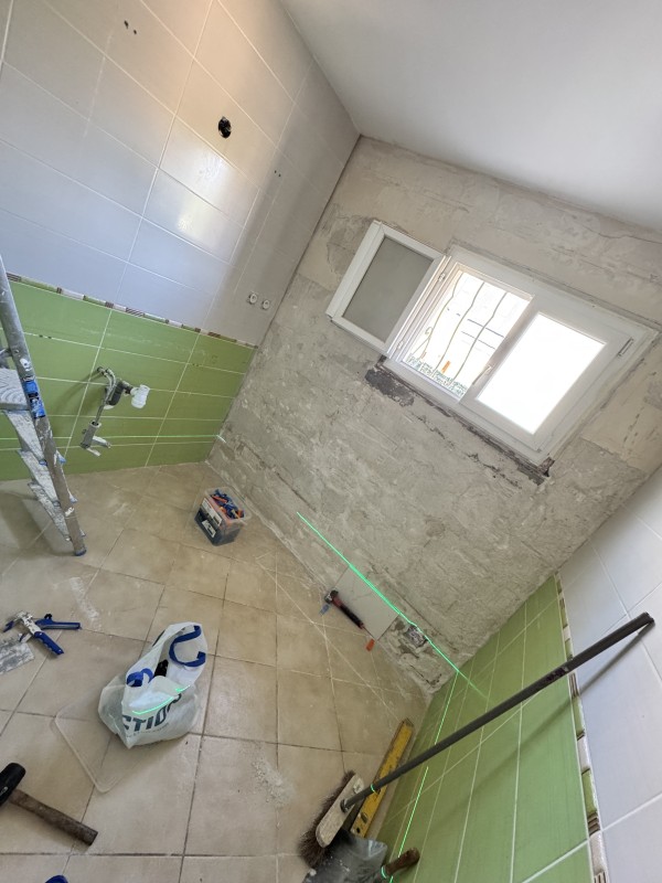 Rénovation de salle de bain à Nîmes (30) – Carrelage et douche moderne | DBRSOLMUR
