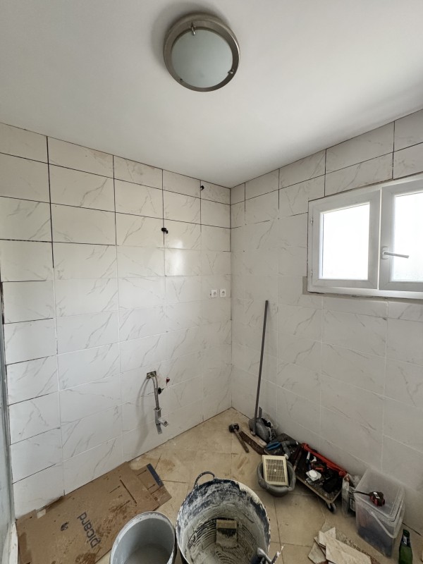 Rénovation de salle de bain à Nîmes (30) – Carrelage et douche moderne | DBRSOLMUR