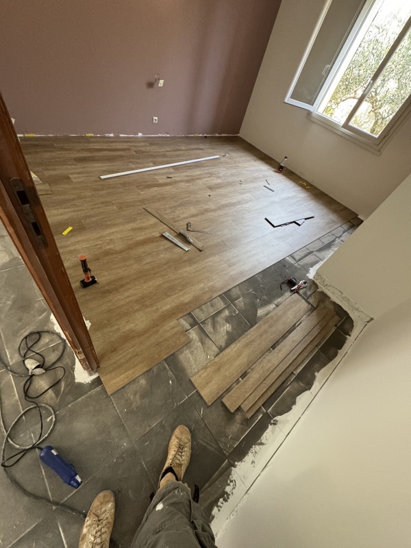 Rénovation du sol d’une maison de 1979 à Vergeze dans le Gard 