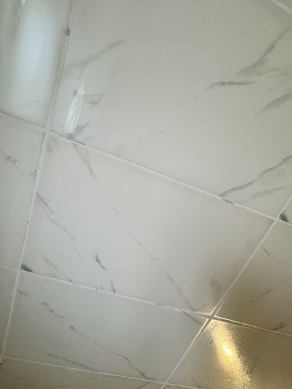 Rénovation de salle de bain à Nîmes (30) – Carrelage et douche moderne | DBRSOLMUR