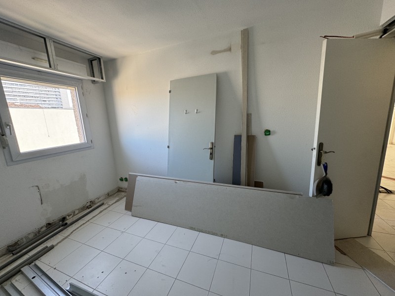 Rénovation globale d’un appartement à Nîmes (Gard) : isolation, création en placo et peinture airless avec DBRSOLMUR