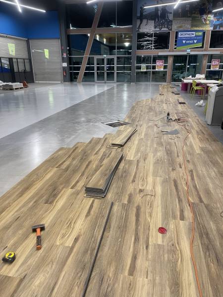 Installation de parquet et revêtements PVC à Nîmes : sols élégants et résistants pour maisons et appartements