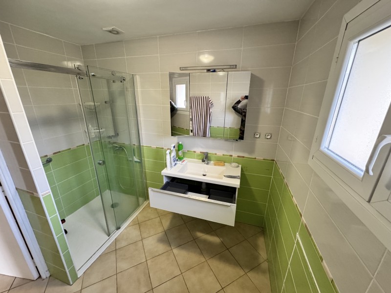 Rénovation de salle de bain à Nîmes (30) – Carrelage et douche moderne | DBRSOLMUR