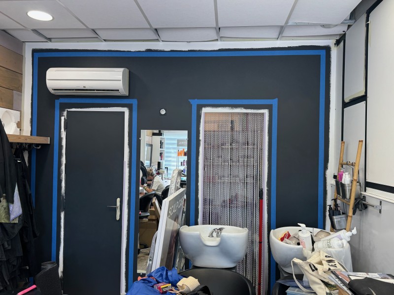 Renovation peintures intérieur extérieur d’un salon de coiffure a Manduel dans le Gard 