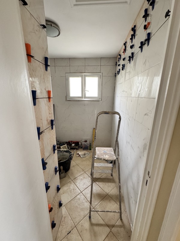 Rénovation de salle de bain à Nîmes (30) – Carrelage et douche moderne | DBRSOLMUR